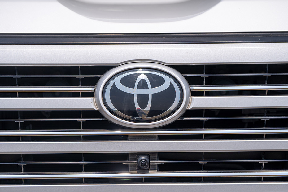 Toyota Land Cruiser 300 Brand Logo (Front)