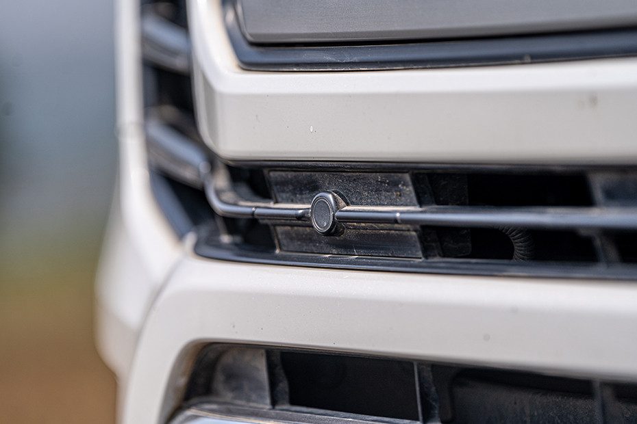 Toyota Land Cruiser 300 Front Parking Sensors