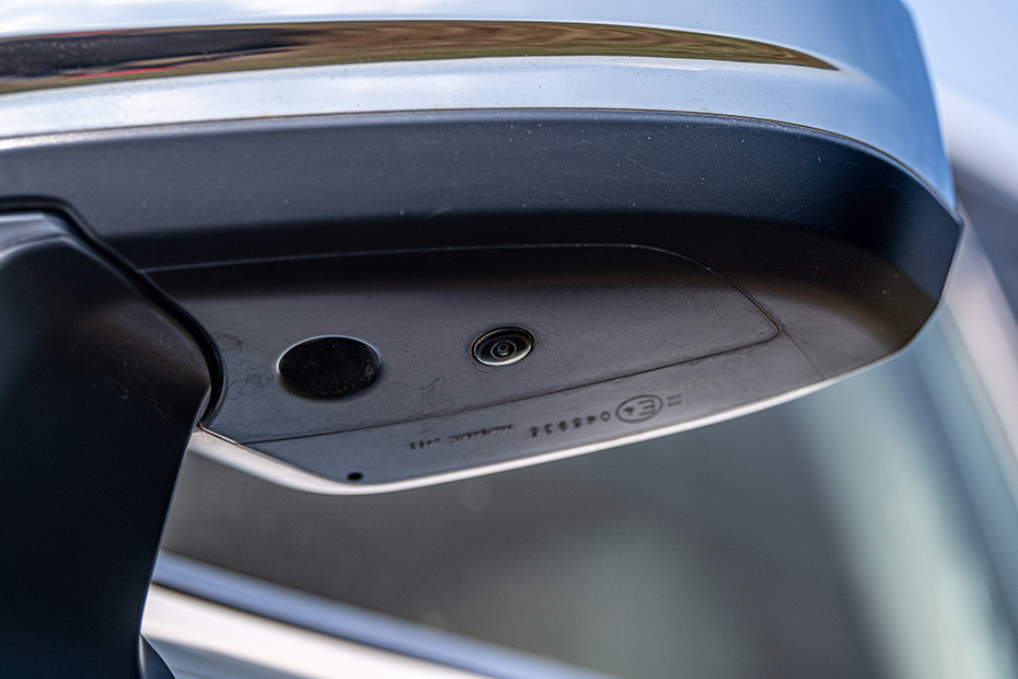 Toyota Land Cruiser 300 360 Degree Camera (Left)