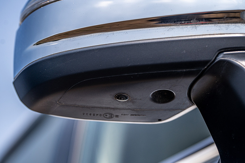 Toyota Land Cruiser 300 360 Degree Camera (Right)