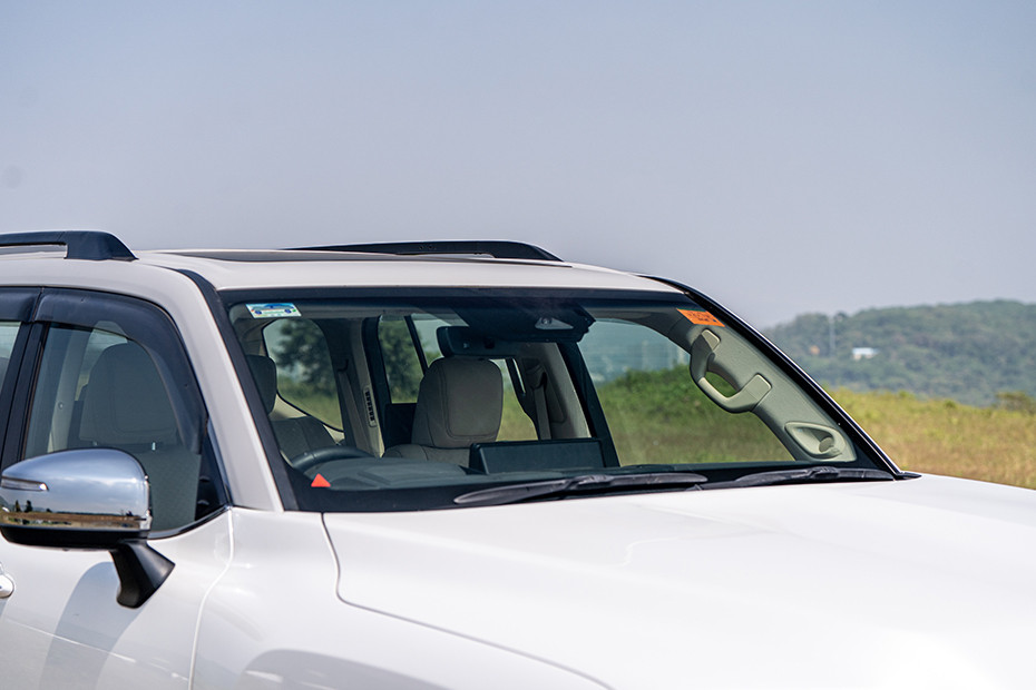 Toyota Land Cruiser 300 Front Windshield and Wiper