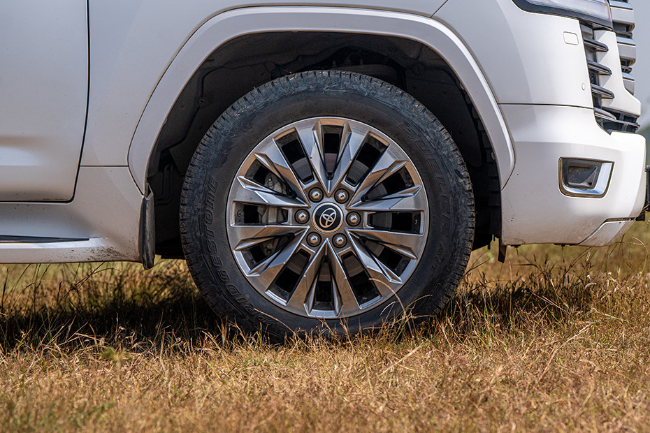Toyota Land Cruiser 300 Wheel