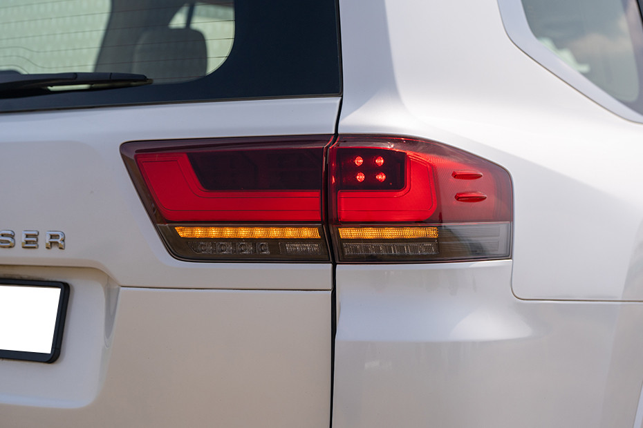 Toyota Land Cruiser 300 Turn Indicator (Rear)