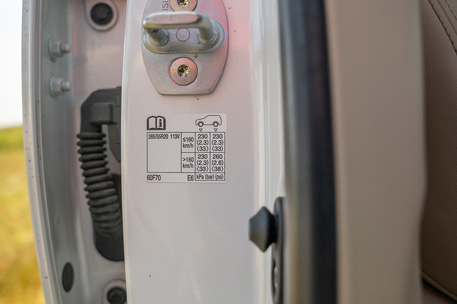 Toyota Land Cruiser 300 Tyre Pressure Information