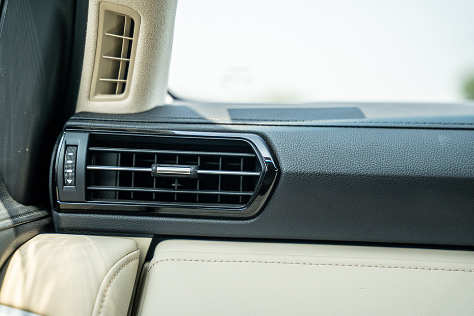 Toyota Land Cruiser 300 Passenger's Side AC Vent