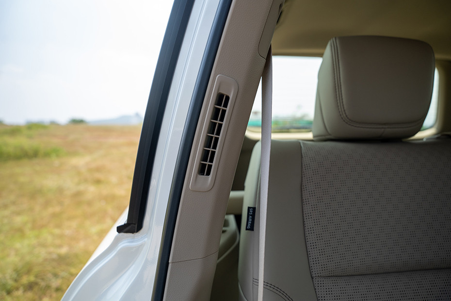 Toyota Land Cruiser 300 Rear AC Vents (B-pillar)