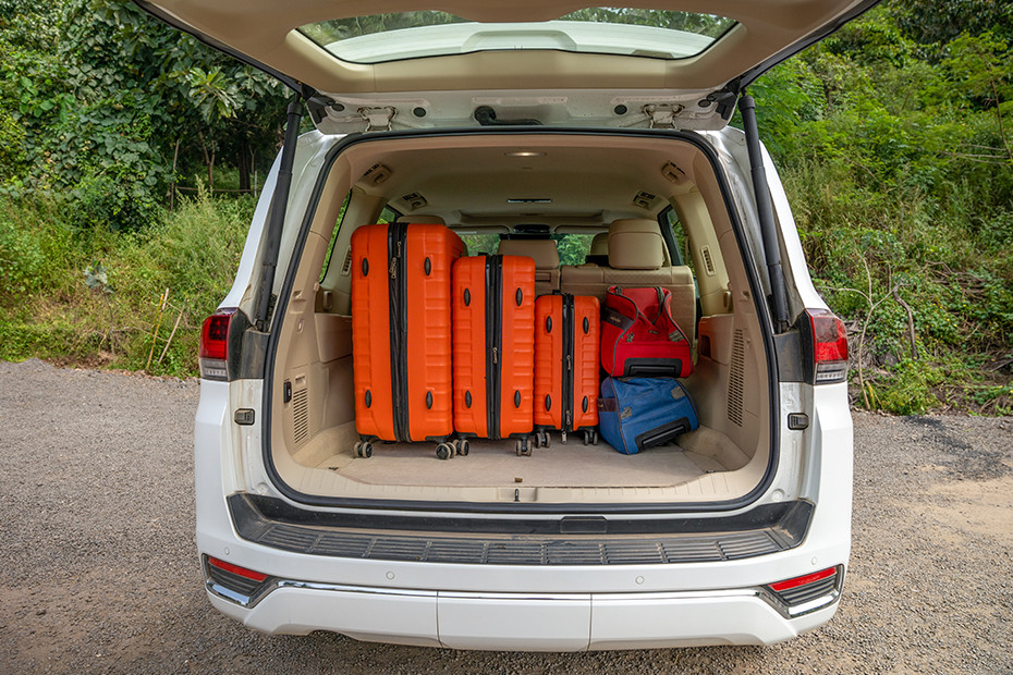 Toyota Land Cruiser 300 Boot Space (With Luggage)