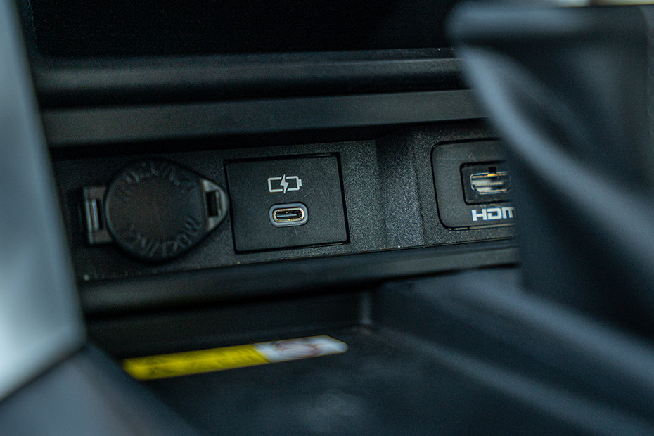 Toyota Land Cruiser 300 USB Charging Port (Front)