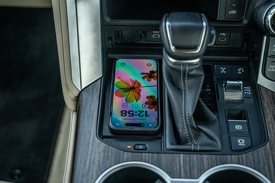 Toyota Land Cruiser 300 Wireless Charger