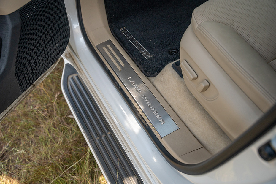 Toyota Land Cruiser 300 Door Scuff Plate