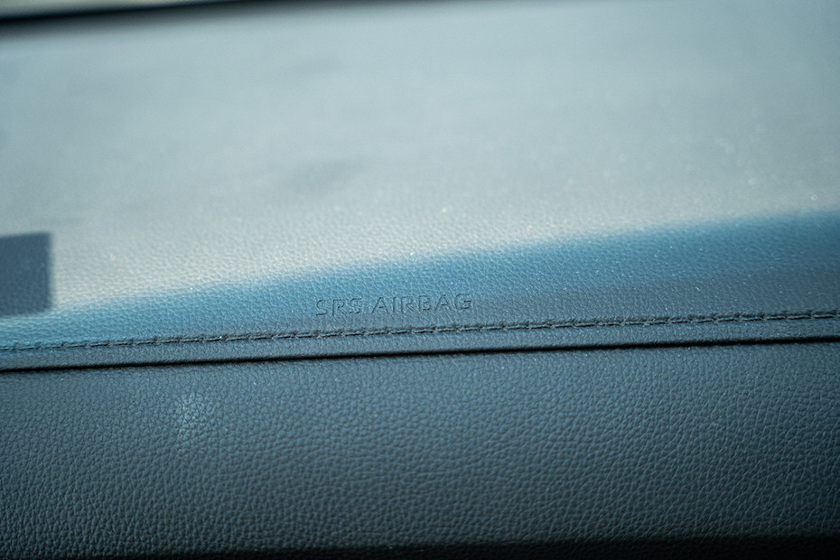 Toyota Land Cruiser 300 Passenger Airbag