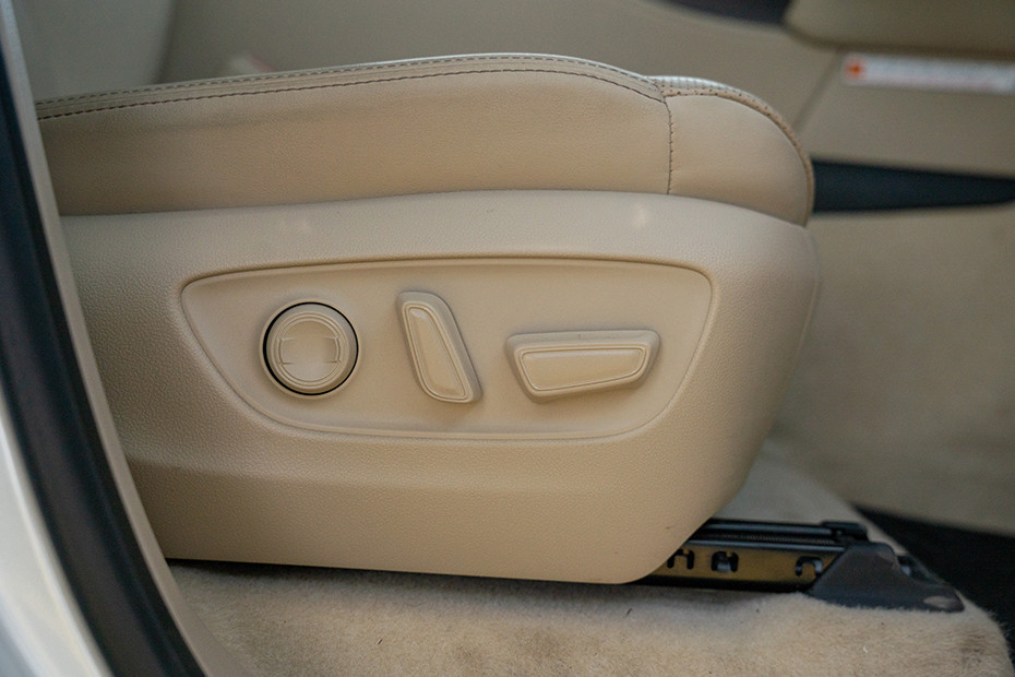 Toyota Land Cruiser 300 Powered Driver's Seat