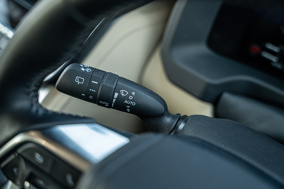 Toyota Land Cruiser 300 Wiper Control