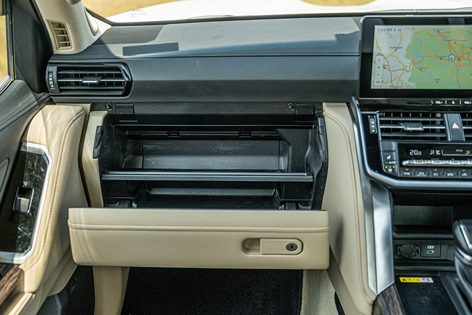 Toyota Land Cruiser 300 Glovebox