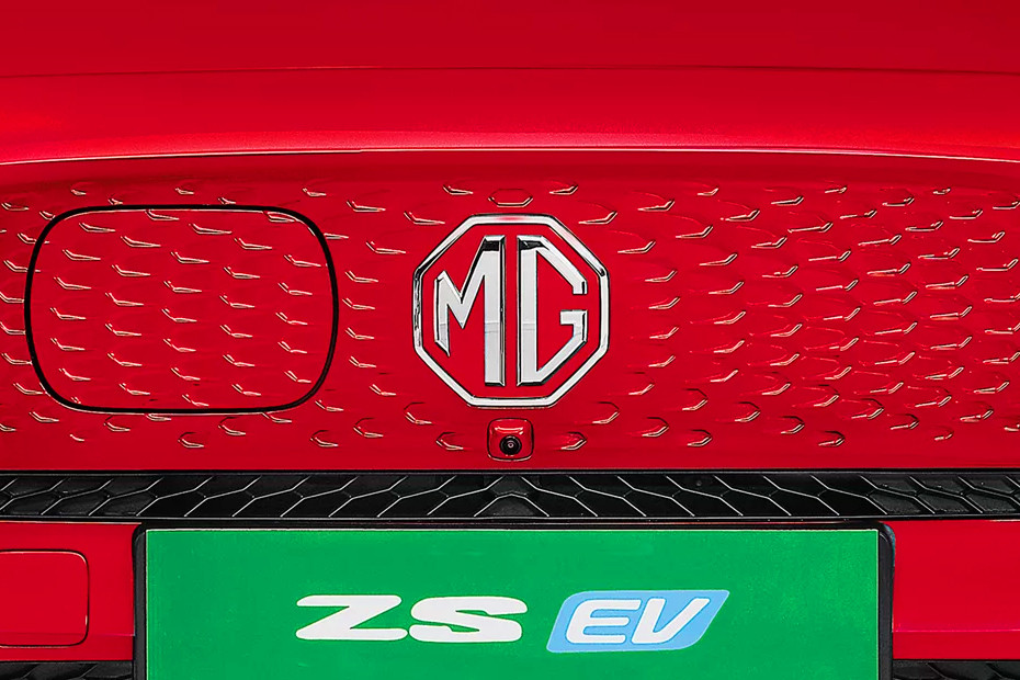 MG MG ZS EV INTERIOR Badges