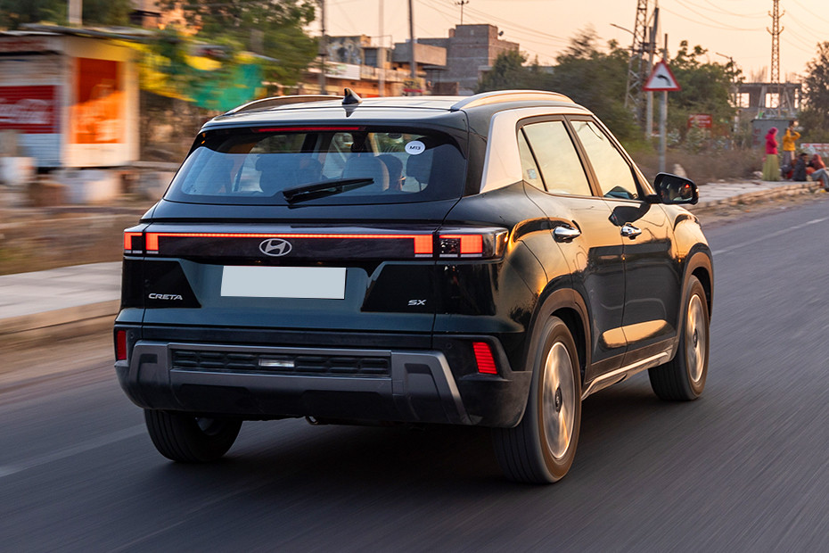 Hyundai Creta Driving: Rear Right Three Quarter View