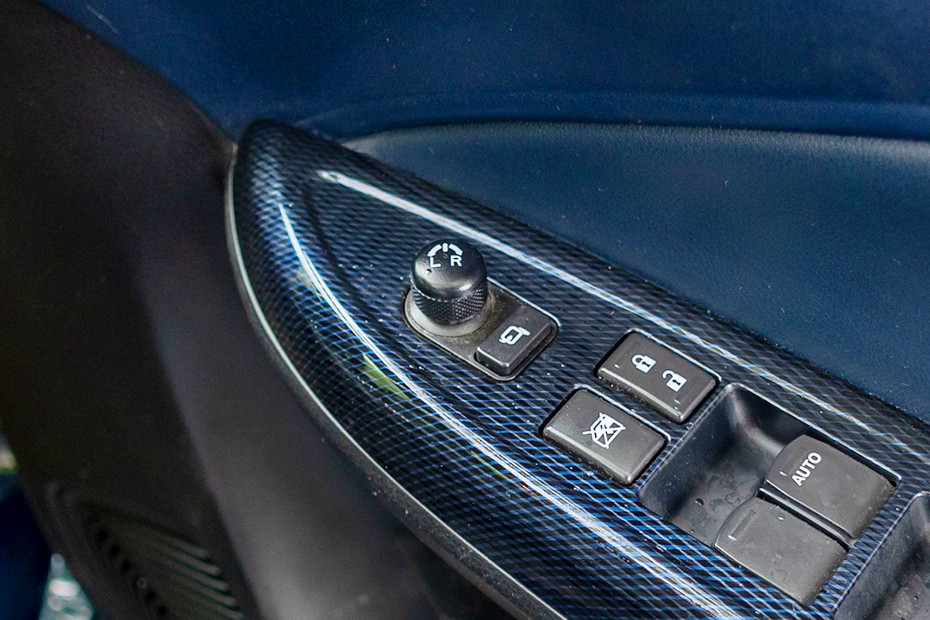 Maruti Baleno Mirror Adjustment Controls