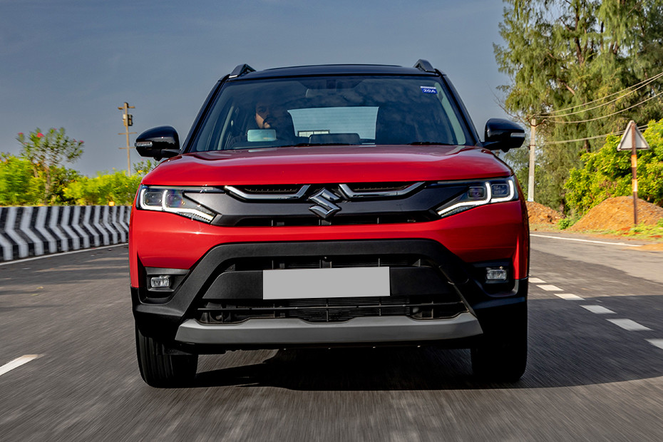 Maruti Brezza Driving: Front View