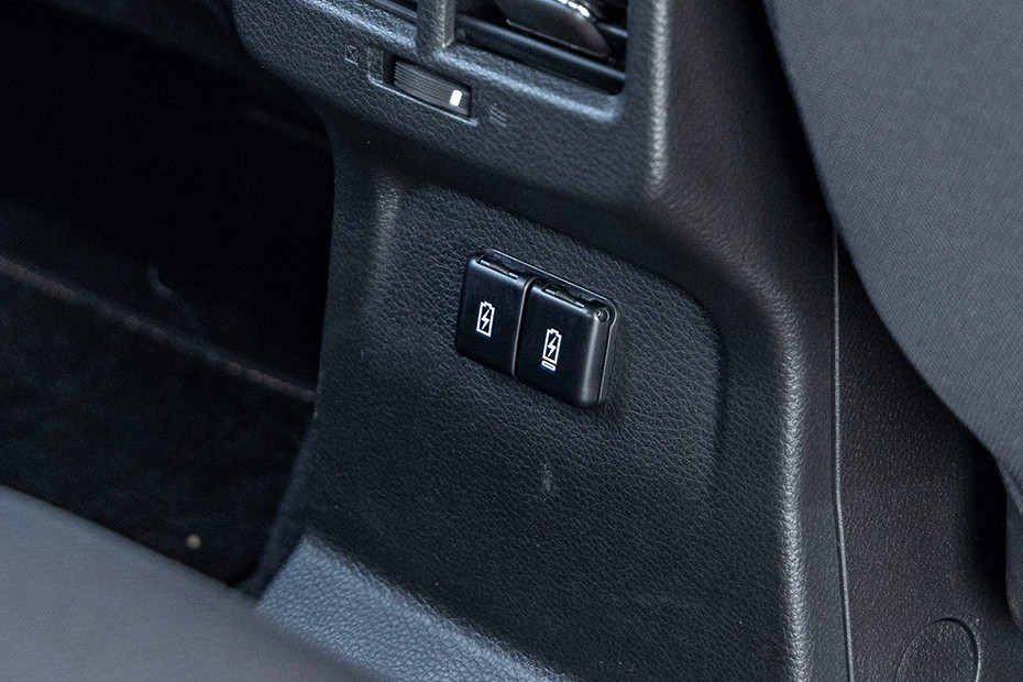 Maruti Brezza USB Charging Port (Rear)