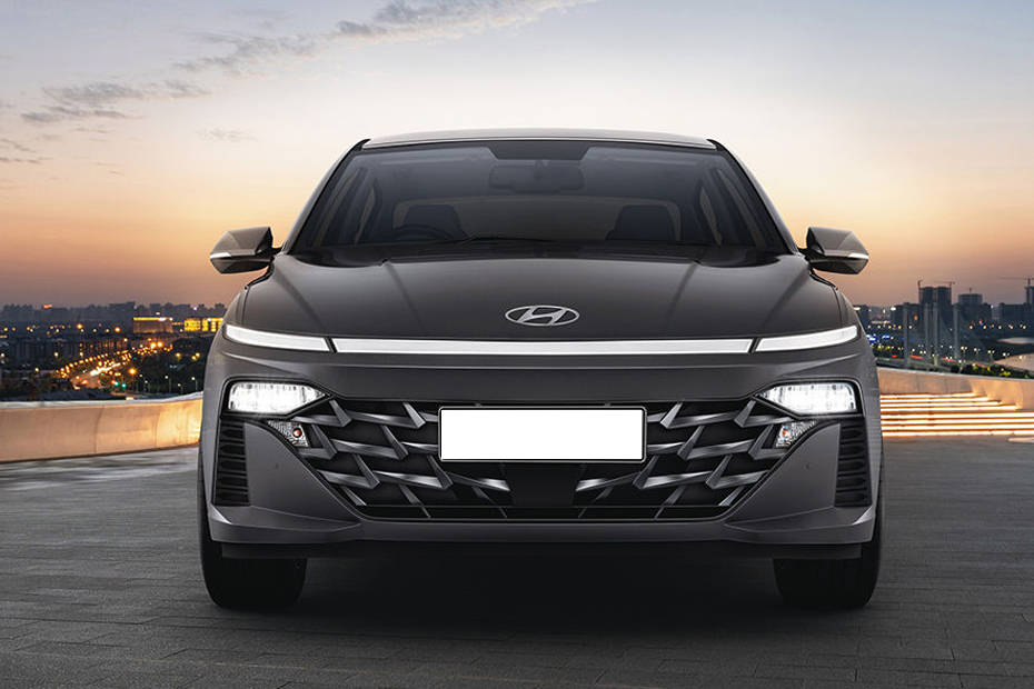 Hyundai Verna Front View