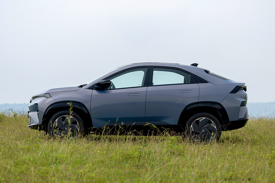 Tata Curvv EV Side Profile View (Left)