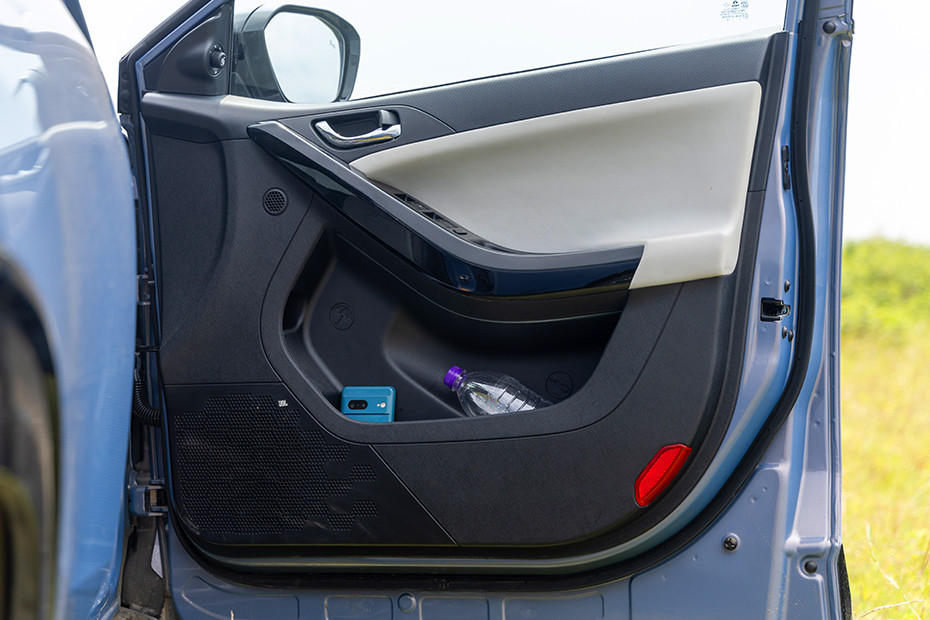 Tata Curvv EV Drivers Door Panel