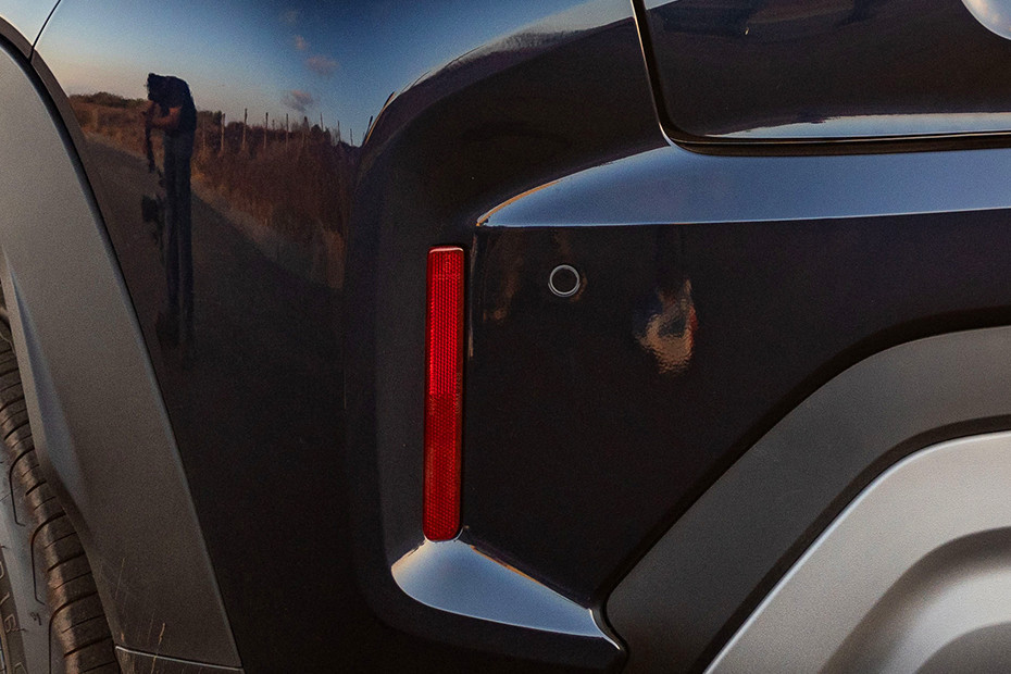 Maruti FRONX Rear Reflector