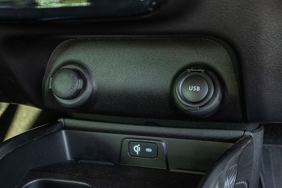 Maruti FRONX USB Charging Port (Front)