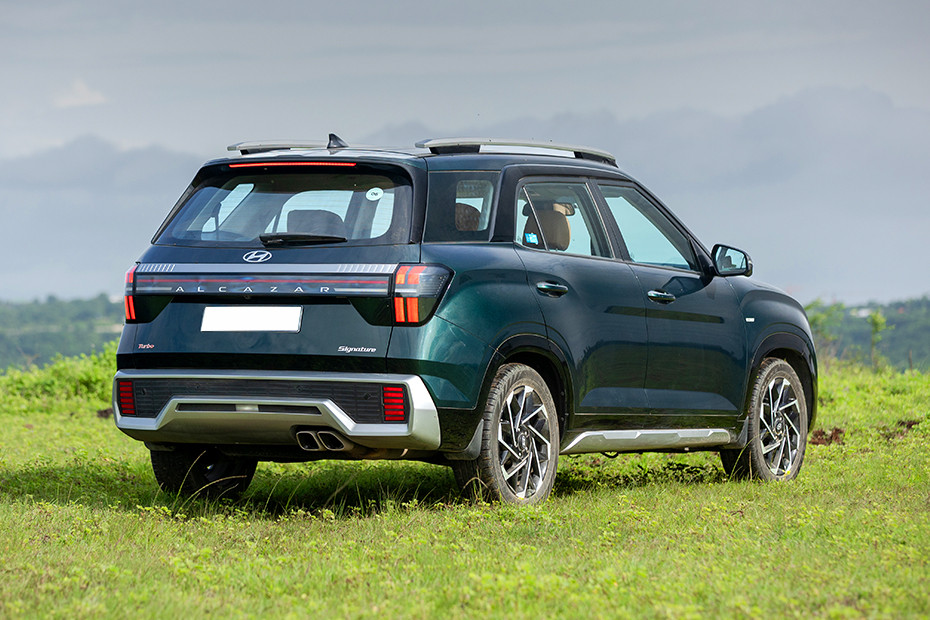 Hyundai Alcazar Rear Right Three Quarter View