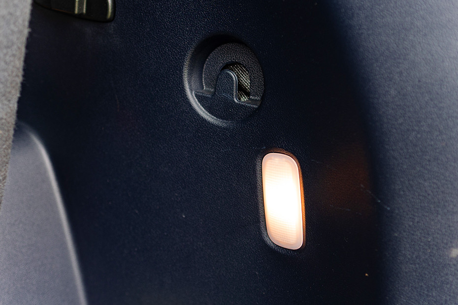 Hyundai Alcazar Boot Light