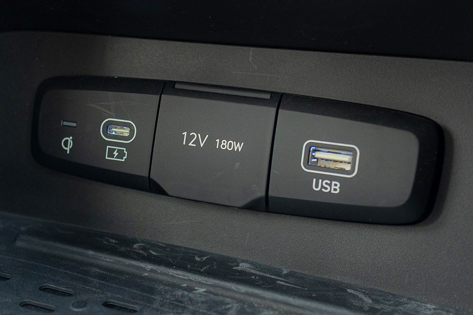 Hyundai Alcazar USB Charging Port (Front)