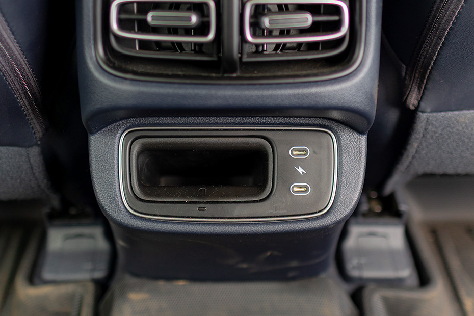 Hyundai Alcazar USB Charging Port (Rear)