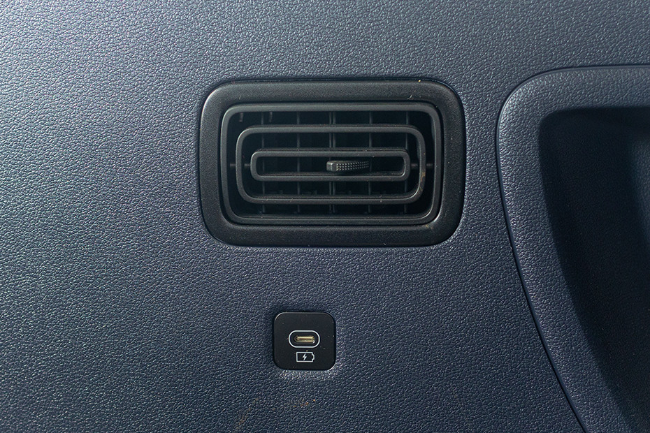Hyundai Alcazar USB Charging Port (Third Row)