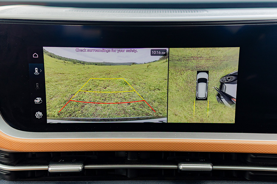 Hyundai Alcazar Reverse Camera View