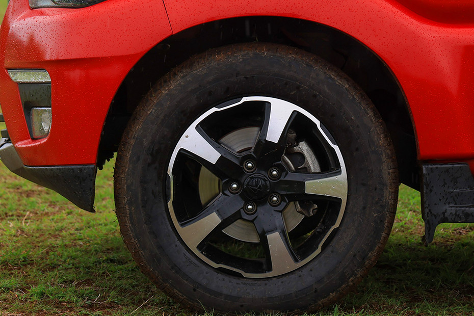 Mahindra Scorpio Wheel Cap