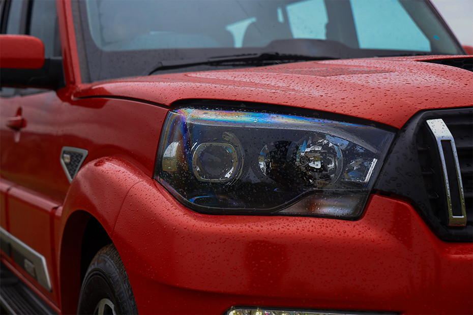 Mahindra Scorpio Headlight