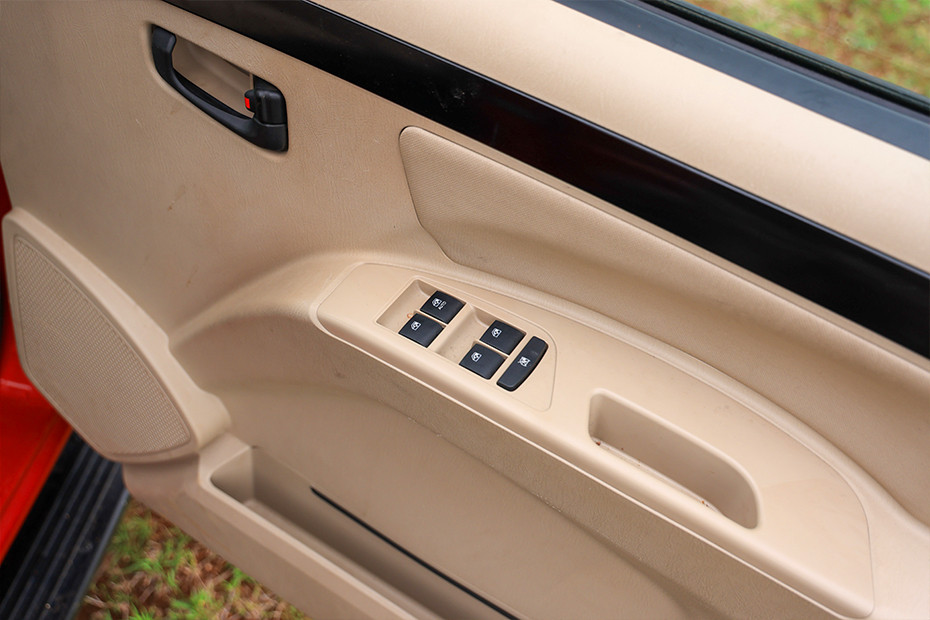 Mahindra Scorpio Door Controls