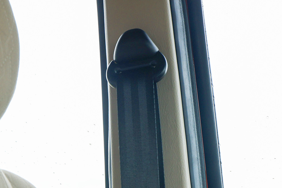 Mahindra Scorpio Front Seatbelt (Non-adjustable)