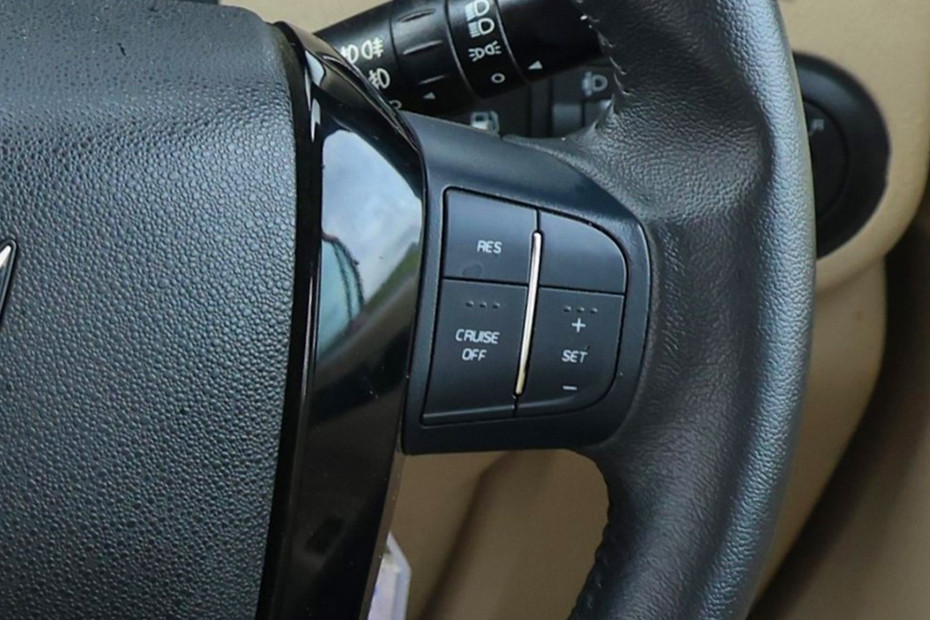 Mahindra Scorpio Steering Wheel Buttons (Right)