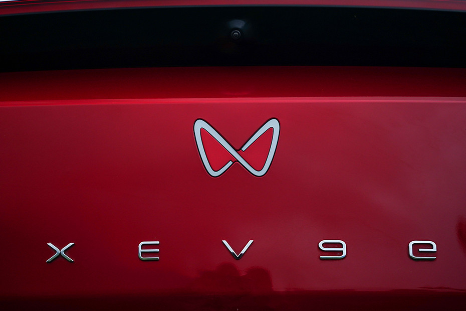 Mahindra XEV 9e Model Badge