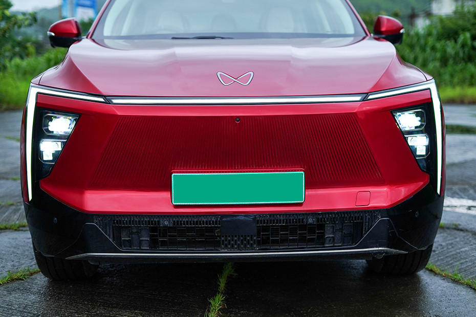 Mahindra XEV 9e Front Grille