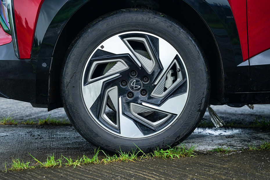 Mahindra XEV 9e Wheel Cap