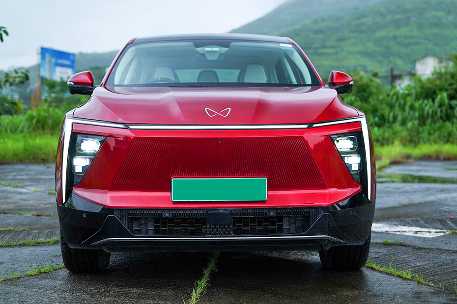 Mahindra XEV 9e Daytime Running Lamps (DRL)