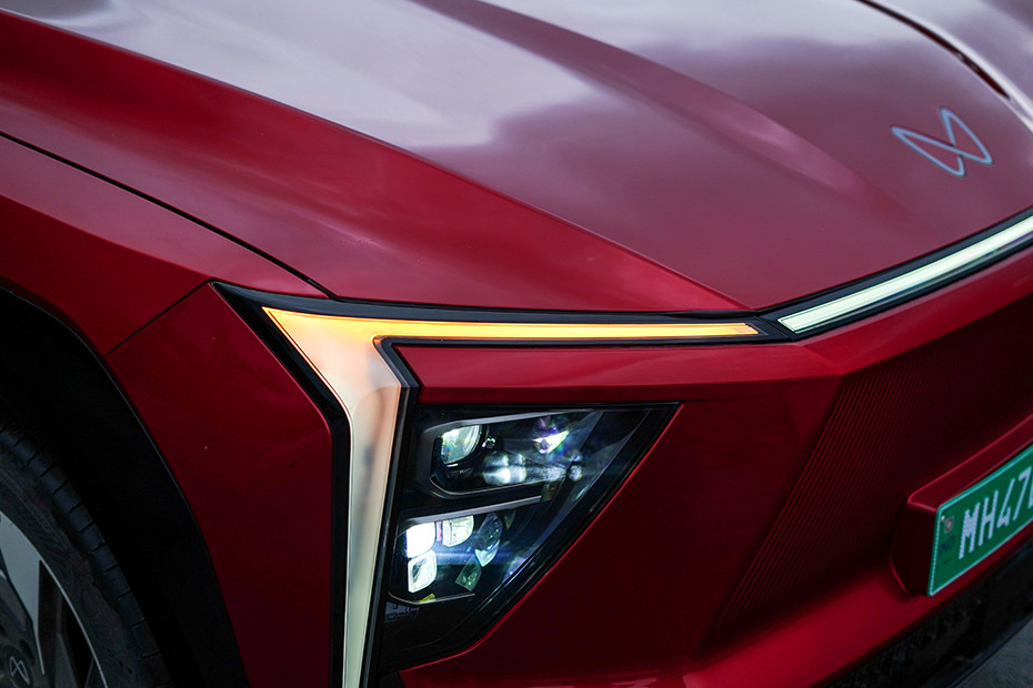 Mahindra XEV 9e Turn Indicator (Front)