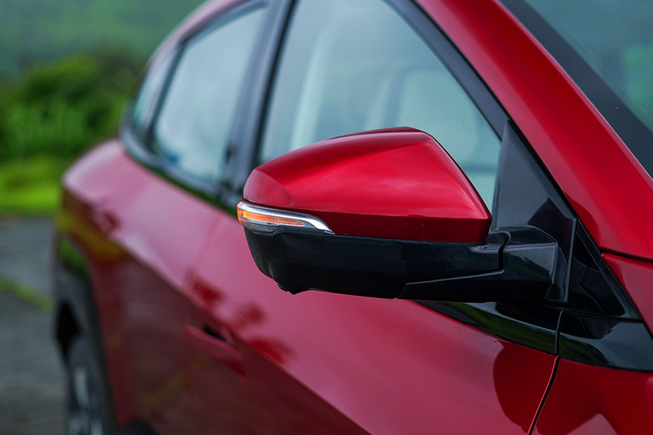 Mahindra XEV 9e LED Blinker on OVRM