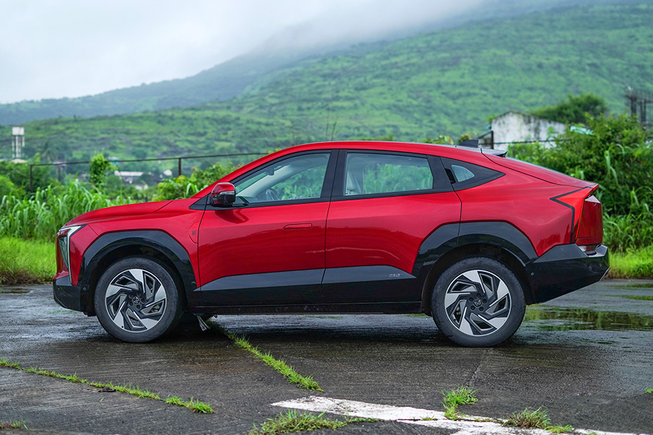 Mahindra XEV 9e Side Profile View (Left)