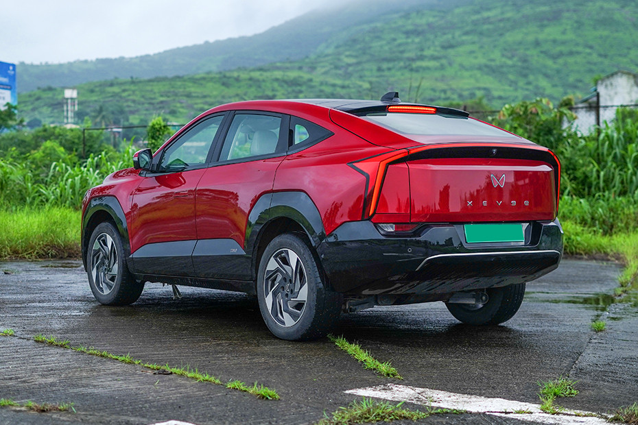 Mahindra XEV 9e Rear Left Three Quarter View