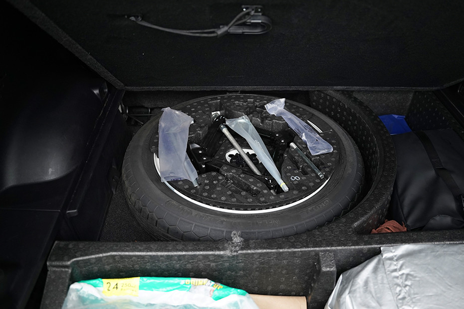 Mahindra XEV 9e Spare Tyre