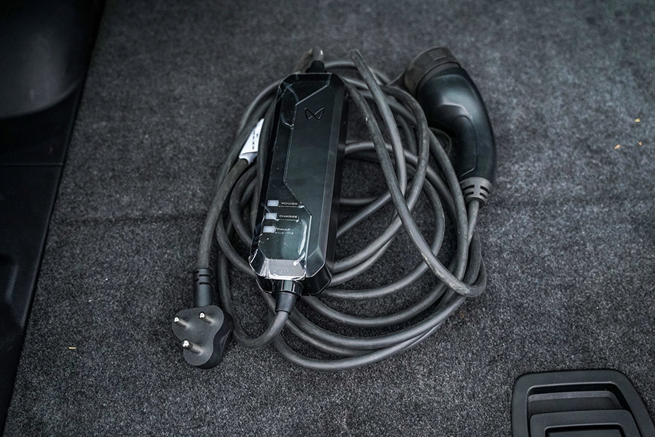 Mahindra XEV 9e Charger