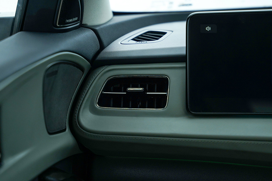 Mahindra XEV 9e Passenger's Side AC Vent